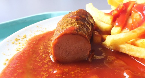 Curried sausage - Lateral cut / Currywurst - Querschnitt