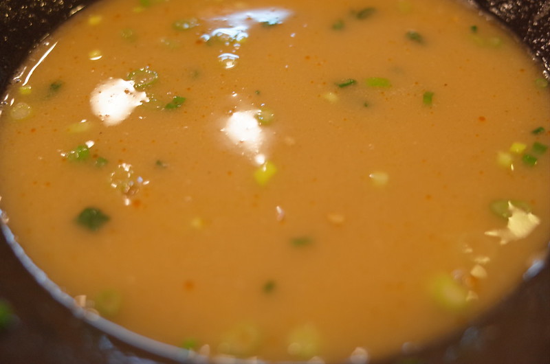 新宿西口広州市場濃厚海老雲呑麵のスープ