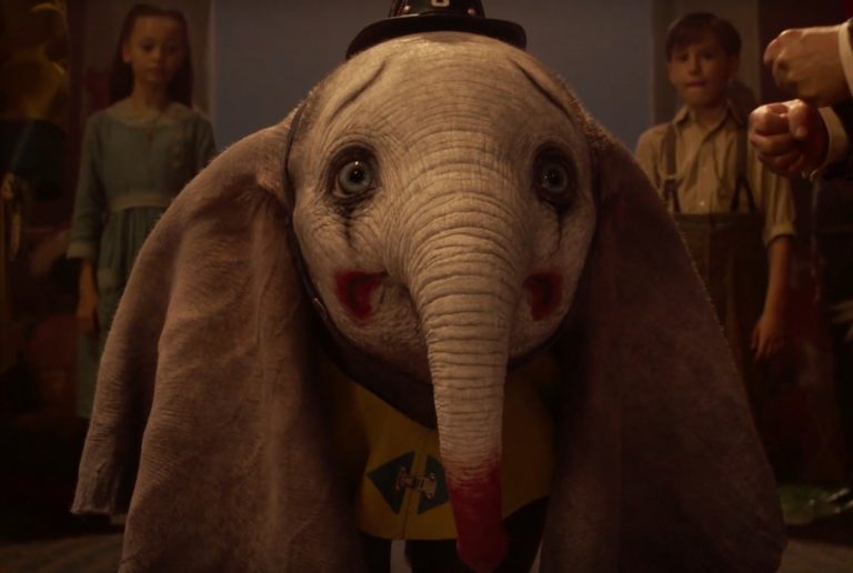 Angelina Jolie Buat Kejutan Di Tayangan Premiere Filem Disney'S Dumbo