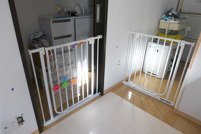 窓や階段からの転落や台所への侵入を防止するためのベビーゲートと窓用転落防止柵の設置場所について #育児 - とくとみぶろぐ