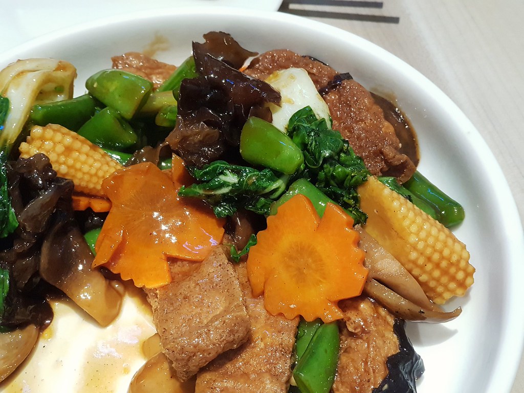 罗汉齊 Stewed "Lo Hon" Vegetables rm$15.90 @ 乡村烧鸭 Village Roast Duck in Sunway Pyramid