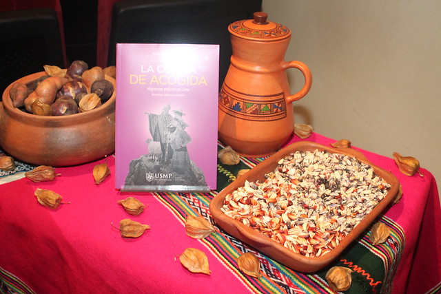 Universidad de San Martín de Porres presentó el libro “La cocina de acogida, migrantes andinos en Lima” del investigador Pedro Pablo Ccopa