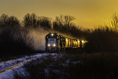 sunset winter snow gmtx cn cnguelphsubdivision canadiannational railroad railfan railway railroading train trains baden ontario canada glint lowlight tones emdgp382