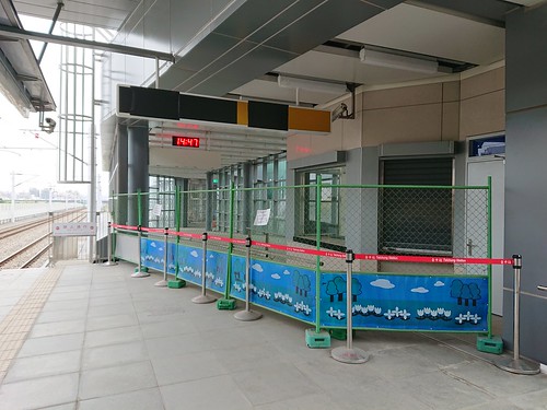 台鐵大慶站月台往捷運的轉乘通道