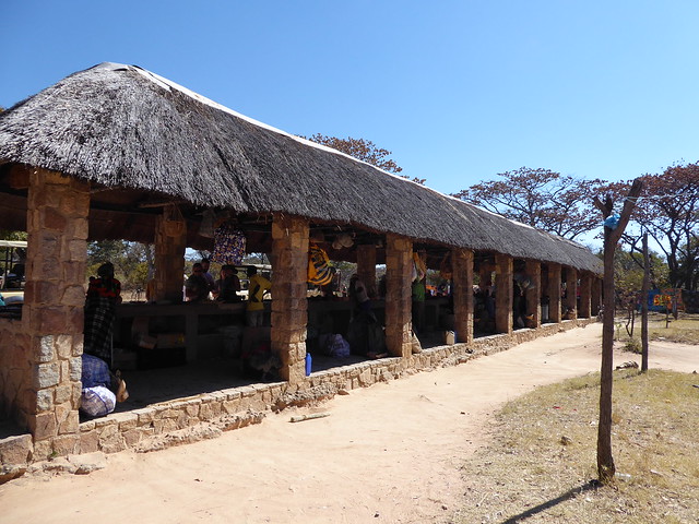 POR ZIMBABWE Y BOTSWANA, DE NOVATOS EN EL AFRICA AUSTRAL - Blogs de Africa Sur - Explorando el Parque Nacional de Matobo (25)