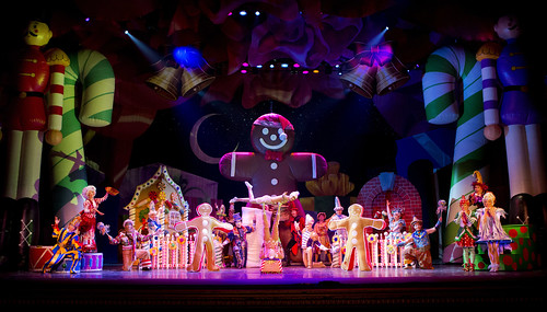 A Joyful, Colorful Show with Cirque Dreams Holidaze