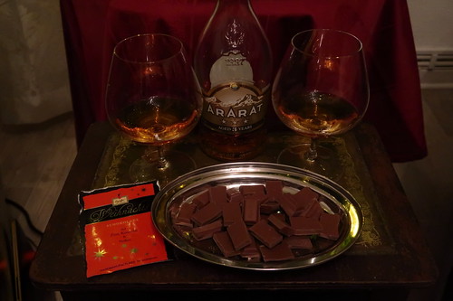 Weihnachtsschokolade von Leysieffer zum armenischen Weinbrand (Ararat, 3 Jahre)