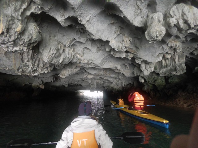 Navegando por Lan Ha y Halong, la bahía de los gigantes de piedra - VIETNAM, TIERRA DE DRAGONES (11)