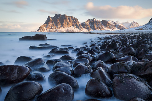 norway longexposure beach landscape winter mountains uttakleiv boulders lofoten vestvågøy nordland no
