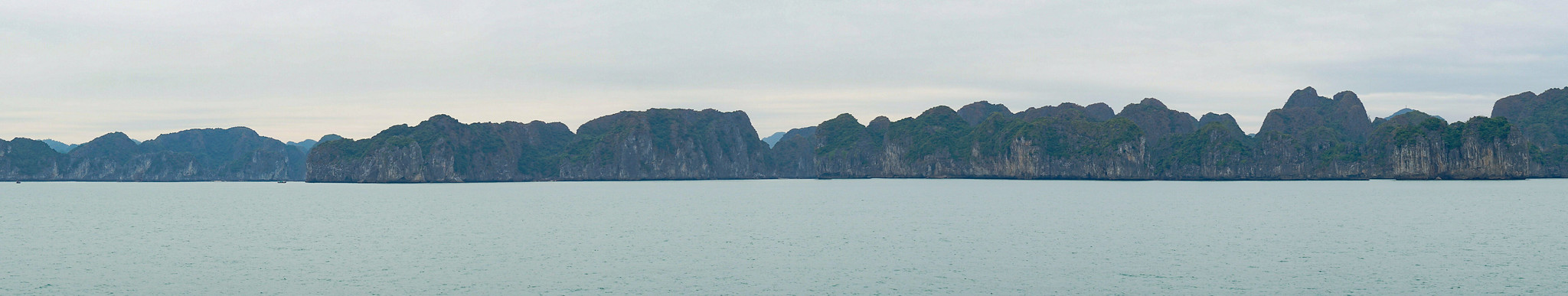 Navegando por Lan Ha y Halong, la bahía de los gigantes de piedra - VIETNAM, TIERRA DE DRAGONES (26)