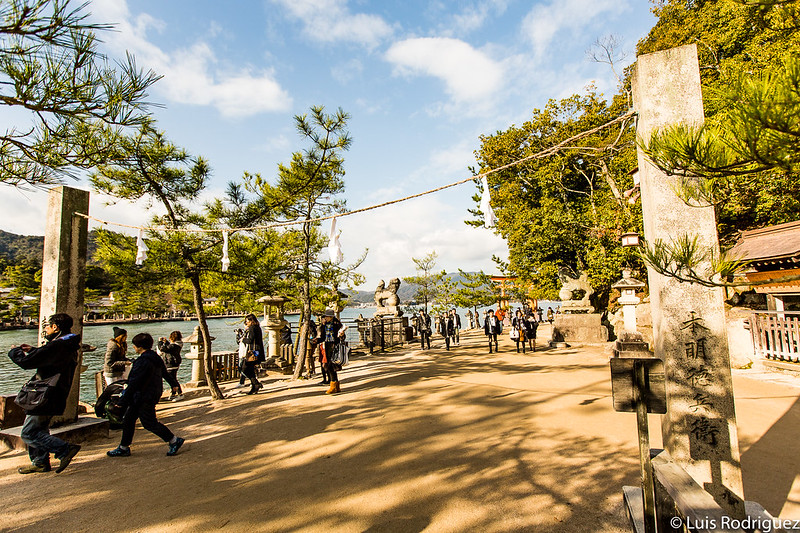 Camino de acceso al santuario Itsukushima de Miyajima