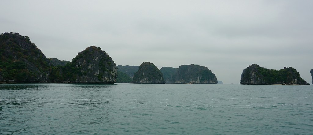 Navegando por Lan Ha y Halong, la bahía de los gigantes de piedra - VIETNAM, TIERRA DE DRAGONES (13)