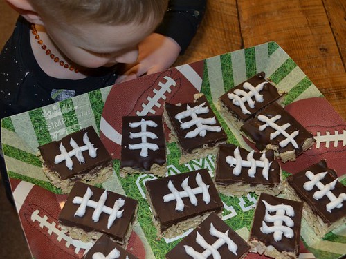 sneaking a Football Chex Cereal Treat Bar on the SIMPLE moms