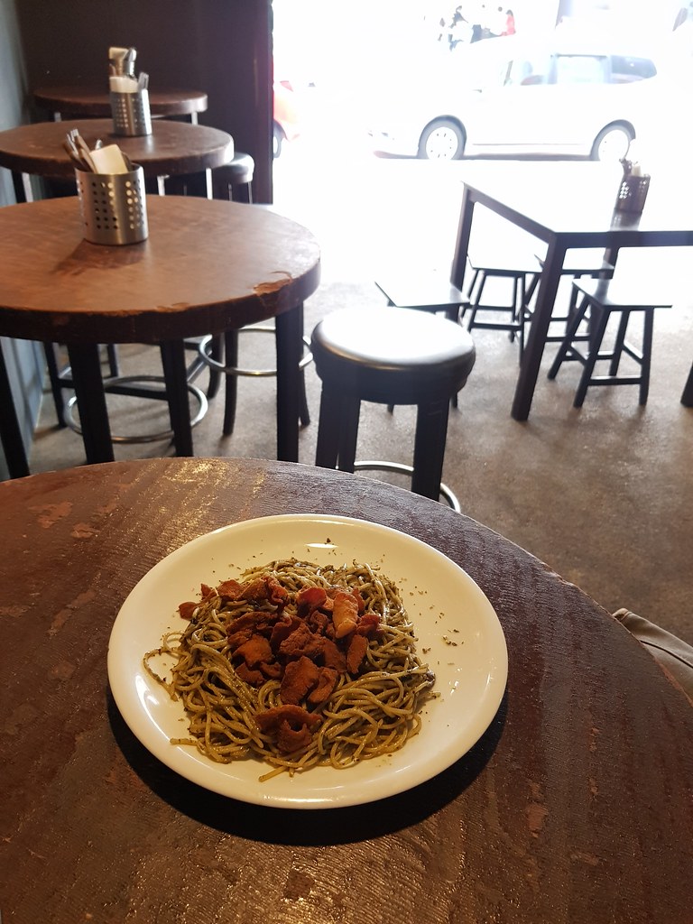 香蒜意大利面配炸猪肉 Pesto Crispy Pork rm$18.50 @ Skippys Pizza at PJ Phileo Damansara 1