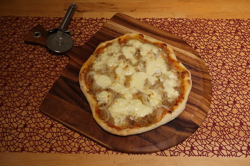 Pizza Tonno (frisch aus dem Pizzaofen)