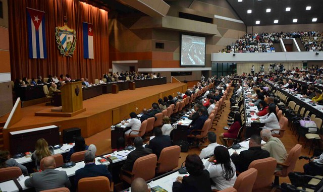 A nova ConstituiÃ§Ã£o tem como objetivo atualizar os modelos econÃ´micos e sociais do paÃ­s. - CrÃ©ditos: Parlamento cubano