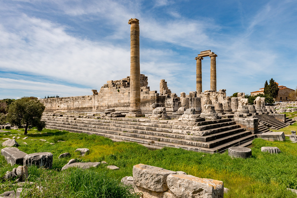 Découverte des ruines du temple monumental d'Apollon à Didymes