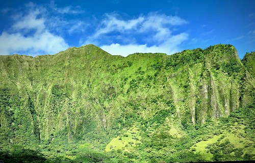 hawaii oahu green mountains