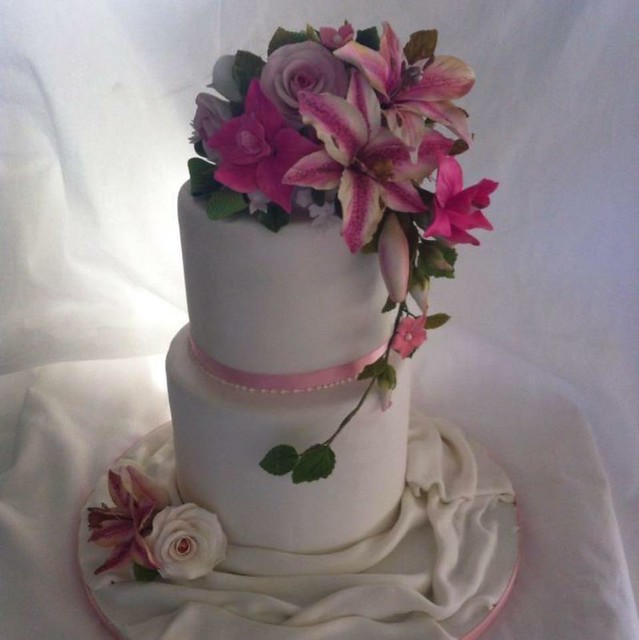 Cake by Guchis Cakes