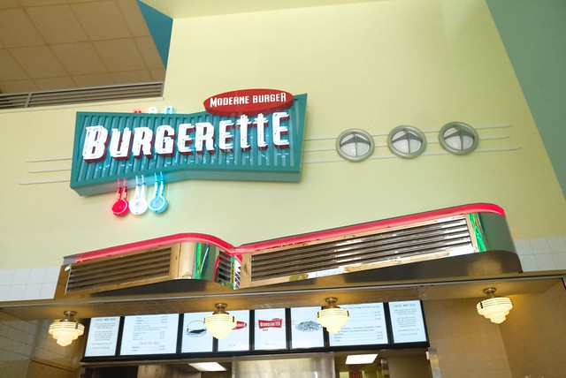 Moderne Burger Burgerette | Fairvew Slopes, Vancouver