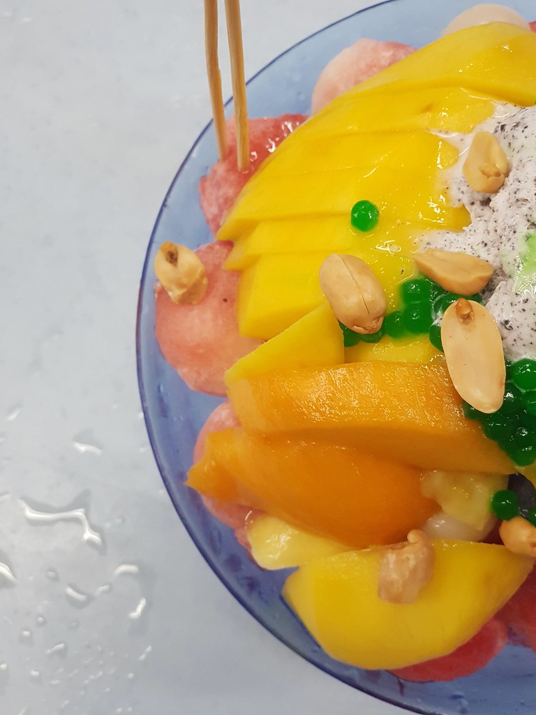 杂果雪糕 Ice Fruit Ice Cream rm$7 @ Tong Sui Kai (糖水街 Dessert Street) Ipoh