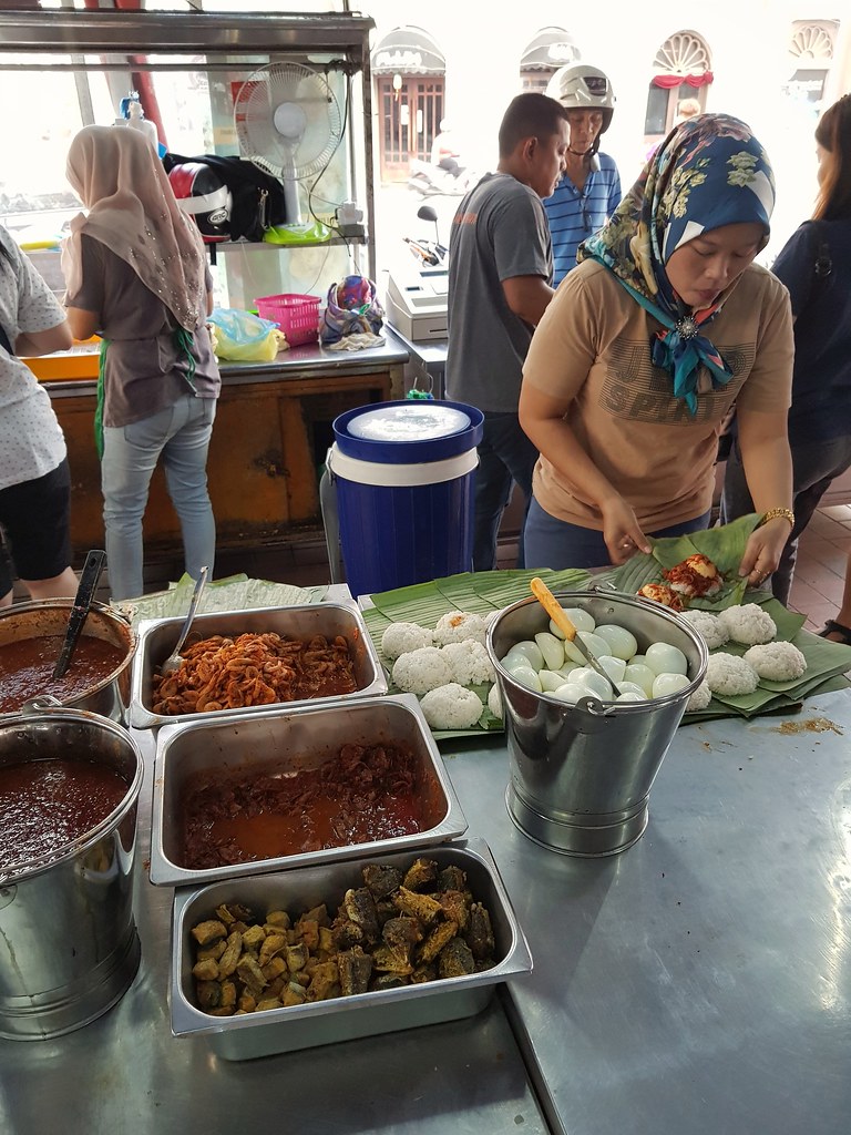 马来椰酱饭配鱼 Fish Nasi Lemak rm$1.80 @ Ali Nasi Lemak Dqun Pisang at Sri Weld Food Court, Georgetown Penang