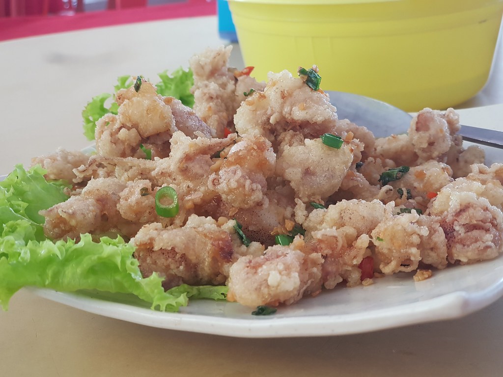 椒盐苏东 Salted Sotong rm$15 @ 亚三峇都港海鲜饭店 Restaurant Asam Batu Laut, Tanjung Sepat