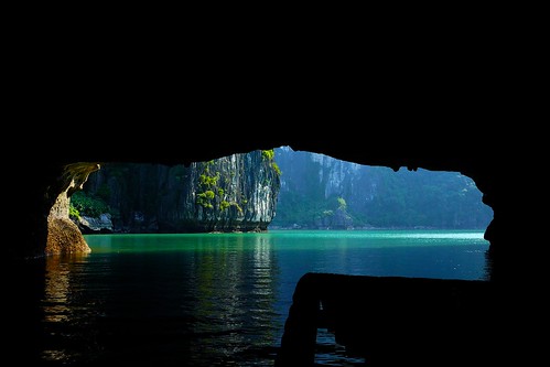 5 Best Tips for Visiting Vietnam's Spectacular Halong Bay