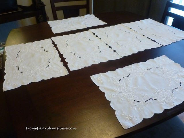 Choice Robert Stanley Christmas White Poinsettia Table Cloths Linen Napkins