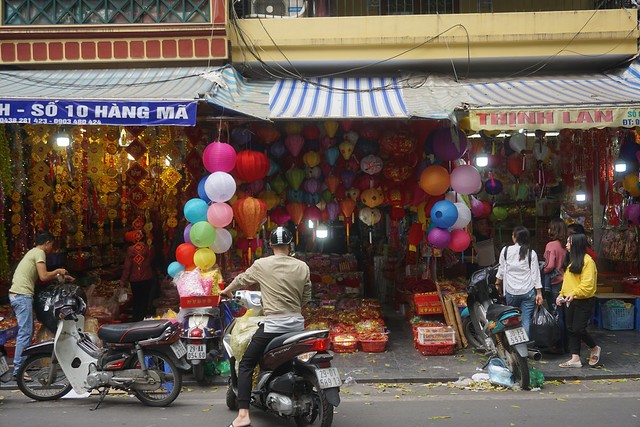 VIETNAM, TIERRA DE DRAGONES - Blogs de Vietnam - Un día en Hanoi: templos, pagodas, lagos y motos locas (31)