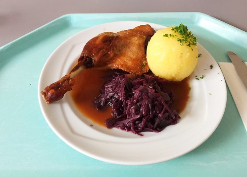 Duck leg with red cabbage & potato dumpling / Entenkeule mit Blaukraut & Kartoffelknödel