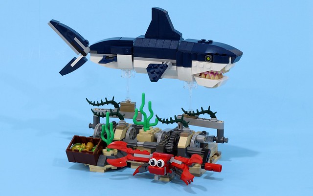 31 pieces Retired 2015 Lego Shark #40136 