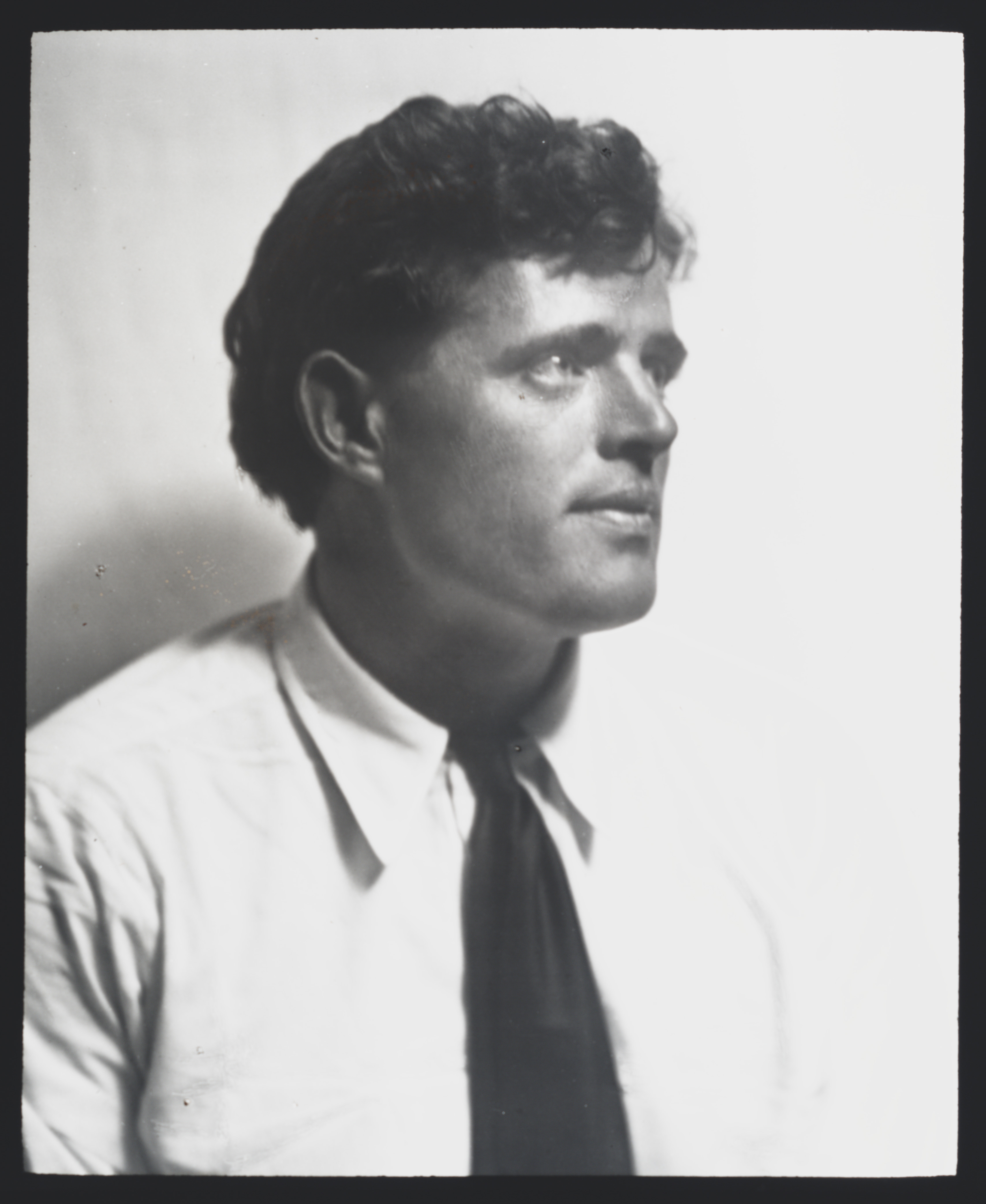 Portrait photograph of Jack London by Arnold Genthe, taken from a negative taken between 1906 and 1916.