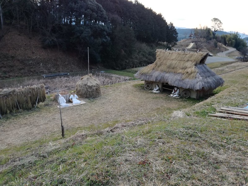 Reconstrucción de un poblado del periodo Asuka a escala real.