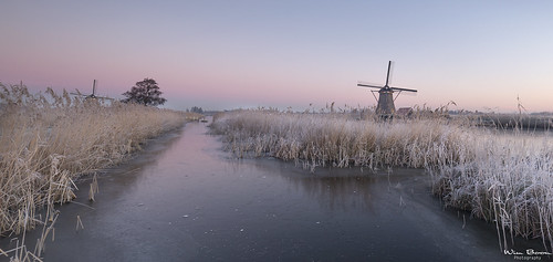 wimboon kinderdijk koud windmill winter winterlicht canoneos5dmarkiii canonef1635mmf4lisusm leefilternd09softgrad leefilter holland nederland netherlands natuur nature unescoworldheritage sunrise