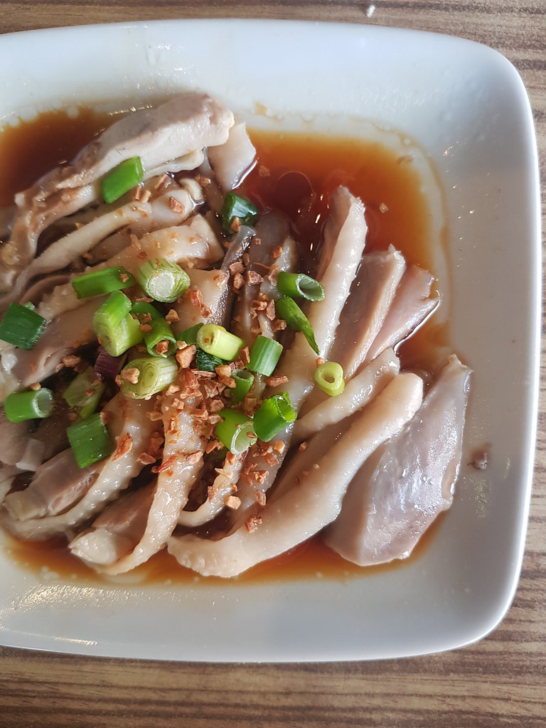 鸡丝清汤河粉(老母鸡) Steamed Chicken (Old Hen) with Hor Fun rm$8.30 & 鸳鸯 Cham rm$3.10 @ 太平添记 Taiping Thiam Kee USJ10