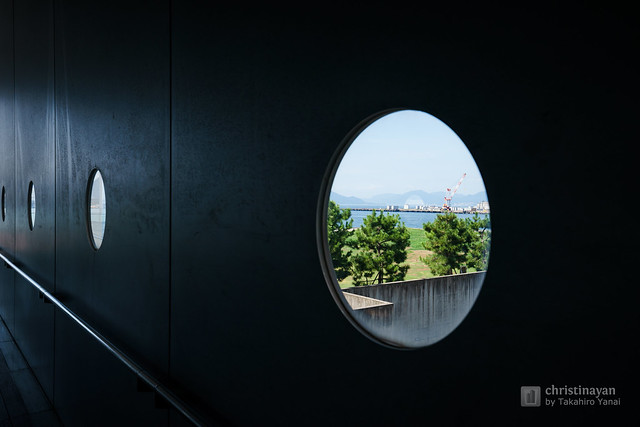 Circle window in passage, visitor of Hiroshima Environment Bureau, Naka Incineration Plant (広島市環境局　中工場)