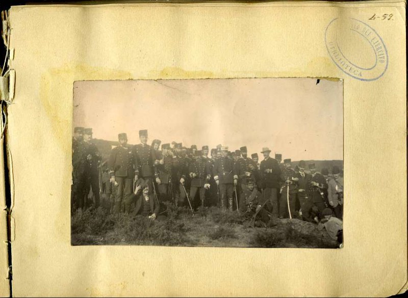 Soldados en una salida al campo. Álbum con fotografías de Toledo hacia 1890. Fototeca del Museo del Ejército, signatura MUE 120476