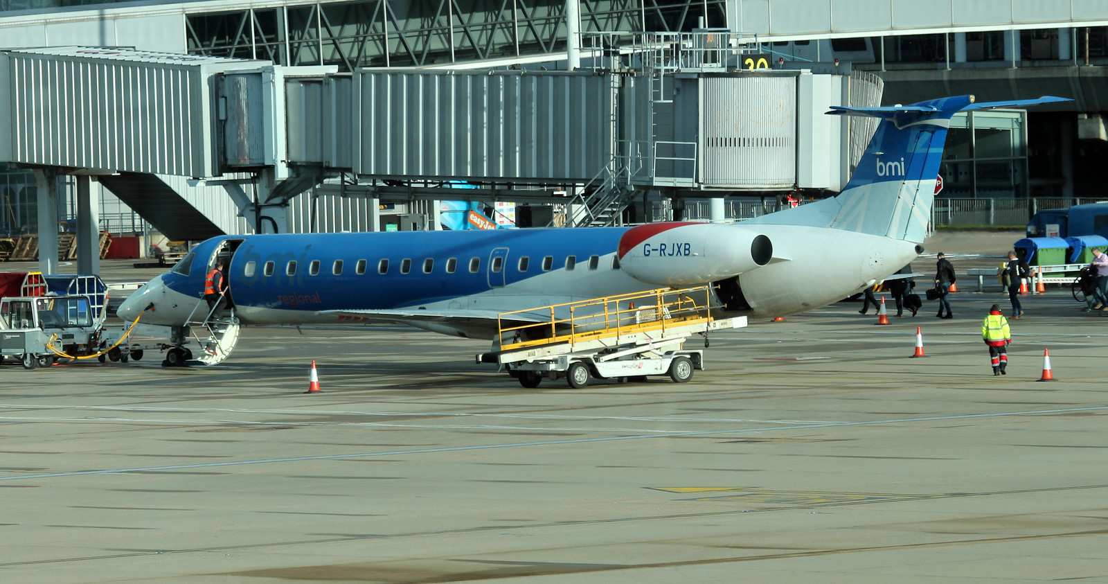 G Rjxb Bmi Regional Embraer Emb145ep About To Depart To De Flickr