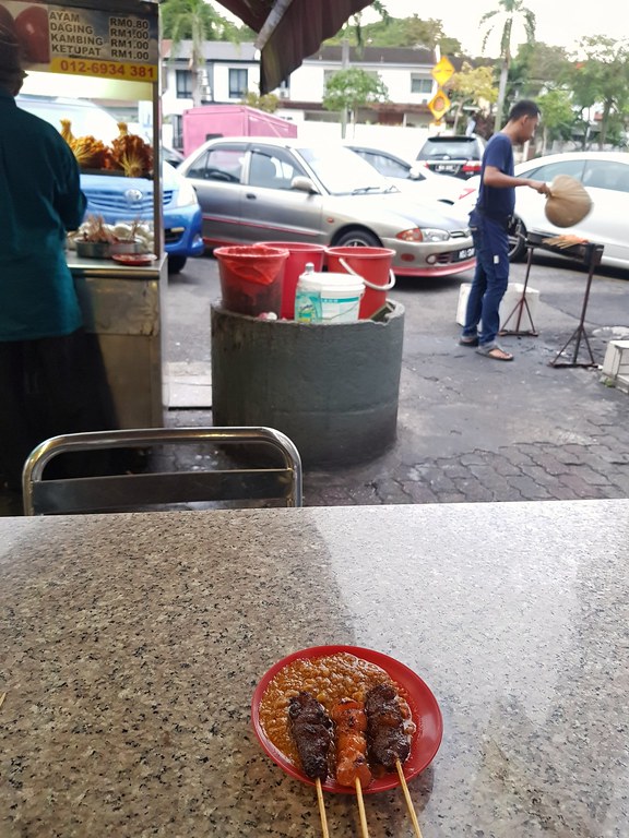 鸡肉沙爹 Satay Ayam, 牛肉沙爹 Satay Daging & 羊肉沙爹 Satay Kambing rm$5.60 @ Sate Zubir at Restoran Syed Abu PJ SS22