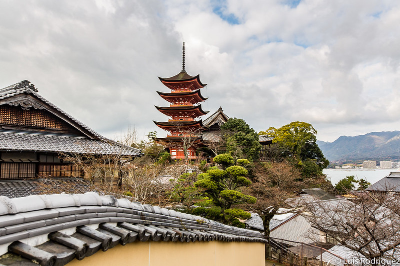 Pagoda de cinco pisos y santuario Hokoku