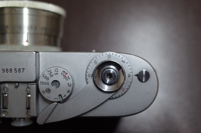 Leica M2にフィルムカウンターをセット