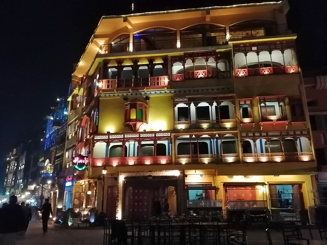Picture of Building at Food Street with AI mode on Honor 10 lite