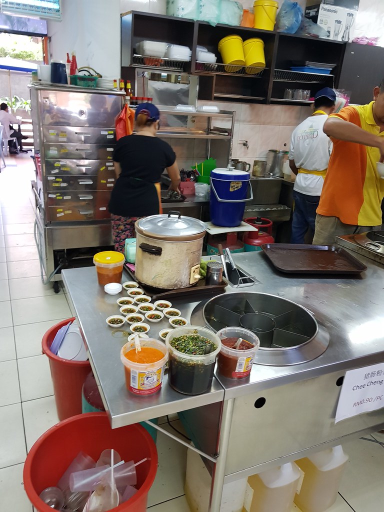 @ Restoran Happy Chef corner at Phileo Damansara 1