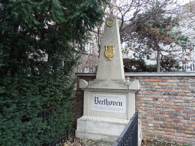 Beethoven-Grab im Schubert Park