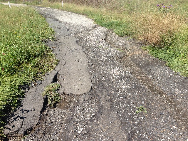 Surface of Marker Road, Melbourne Airport
