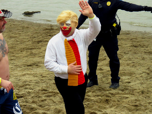 Little Hands for a clownish wave at #INDYPLUNGE.