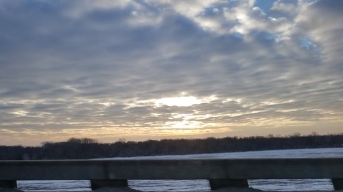 p365 project365 photoaday 365the2019edition 3652019 day27365 27jan19 sunrise sun clouds landscape skyscape car fromtheroad inmotion