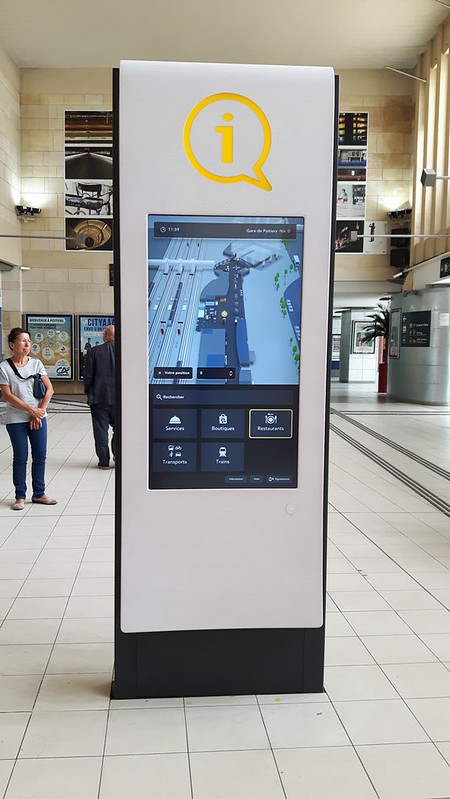 Mobilier d&#039;informations en gares SNCF