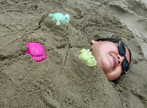 In Mexico they like to bury their children in the sand (Malaque)